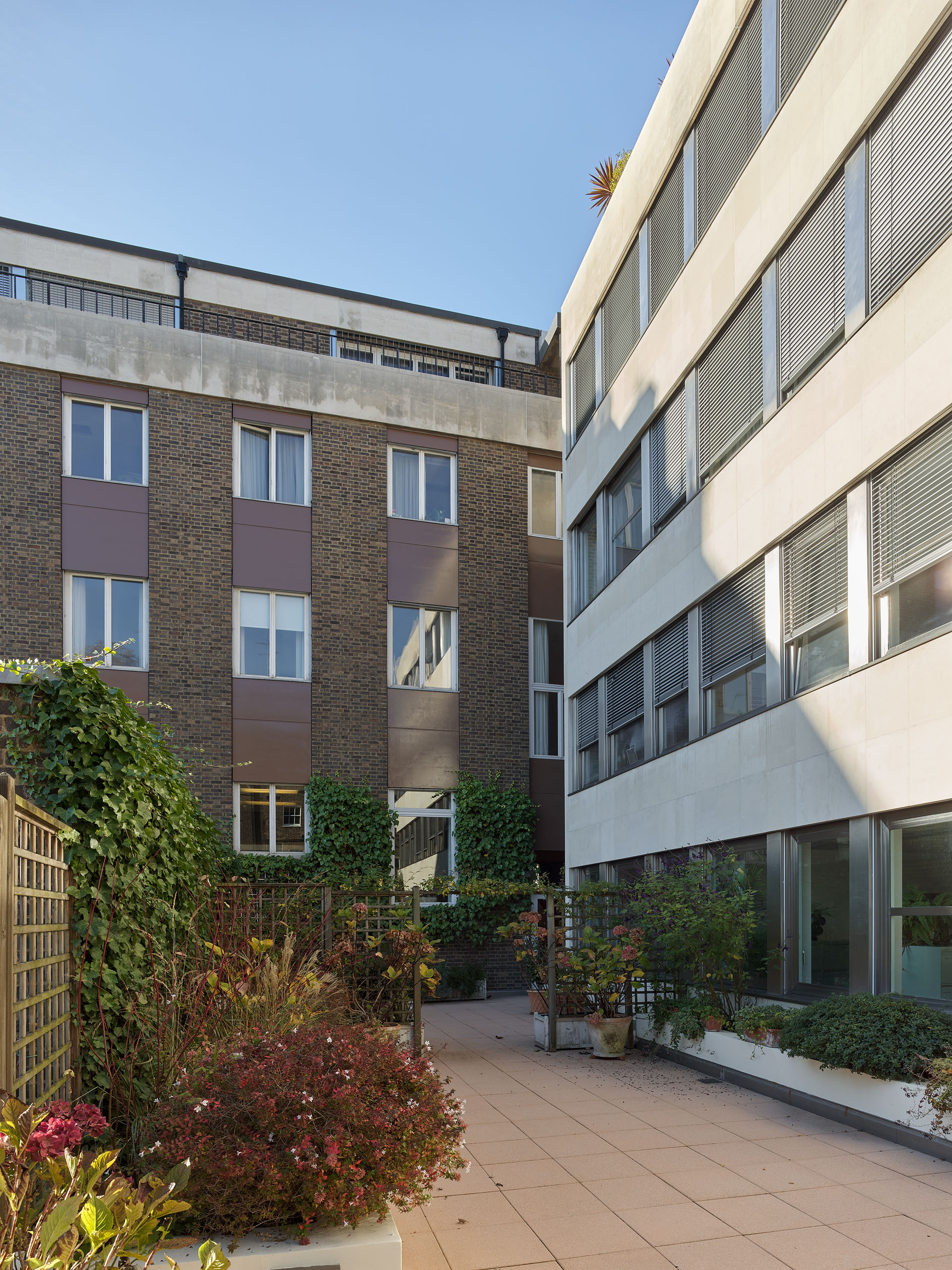 Ahp0008 exterior 005002 J2560